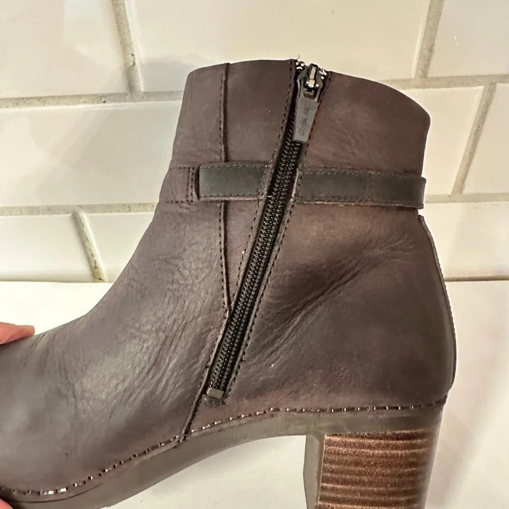 DANSKO 41 Hartley nubuck leather woman side zip 2.25